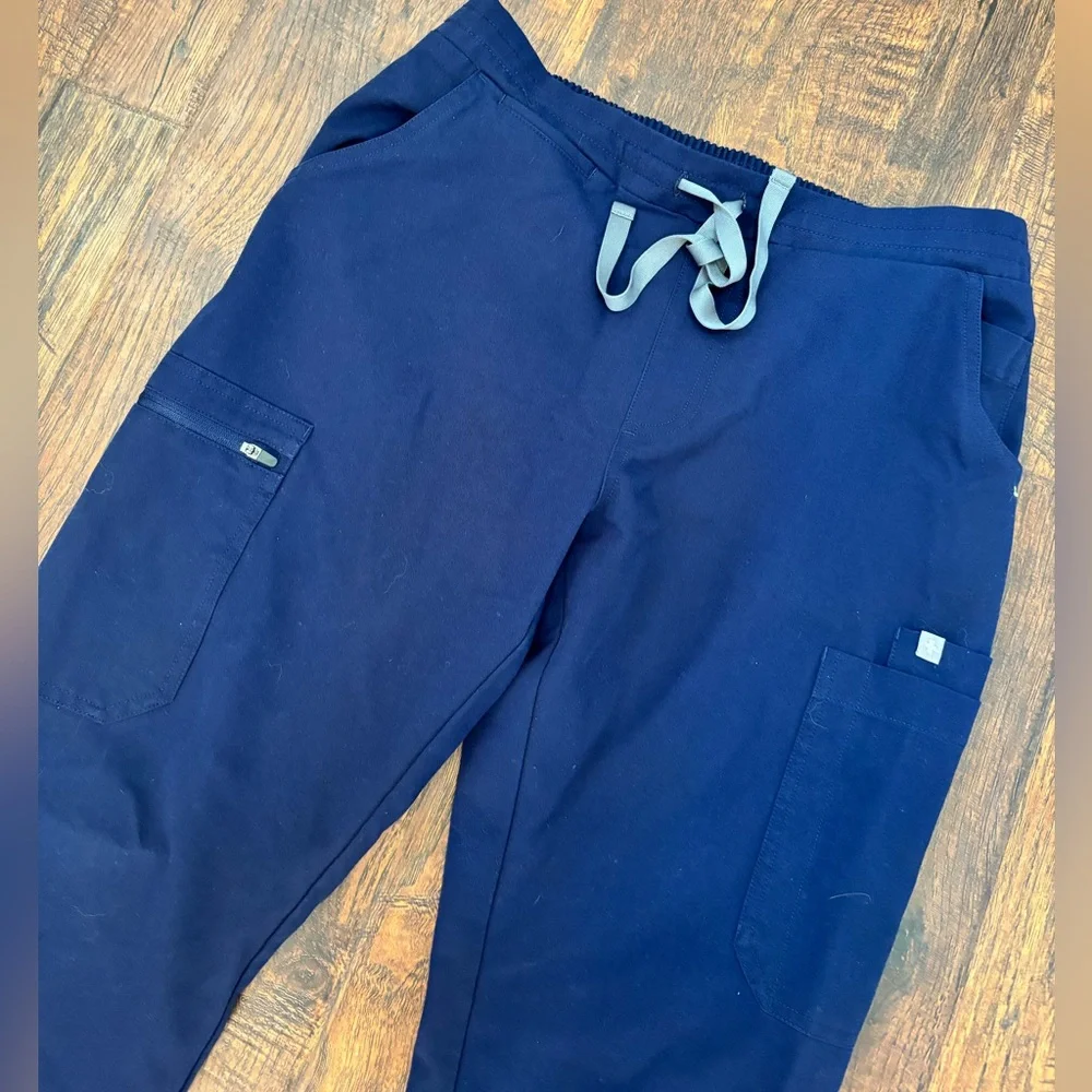 FIGS yola skinny scrub pants - Picture 2 of 4